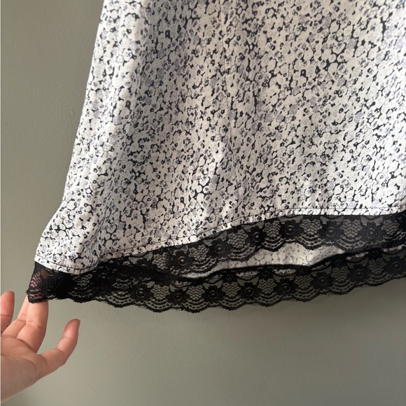Divided, size 8 Elegant silky Black and White Lace Trim Nightgown slip - Picture 5 of 5